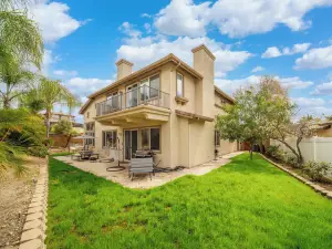 Spacious Golf Course Retreat - with Modern Kitchen