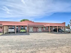 อพาร์ทเมนท์ที่สงบสุขของ Eloy พร้อมสนามหญ้าอู่อาศัย!