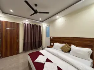 Hotel Hitam Rishikesh 2Min Walk to Parmarth Niketan Aashram ,Vanprastha Aashram
