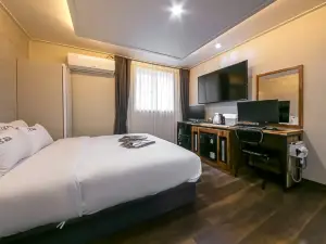 Born hotel