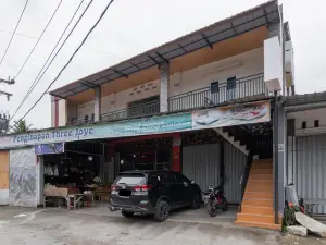 RedDoorz Syariah Near Minangkabau International Airport