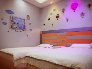 Friendship Yihai Theme Hotel