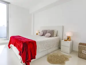 Juliet, Modern Duplex with Sea Views and Quiet Area