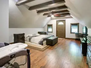 Quaint Naples Cottage: Walk to Trickey Pond & Cove