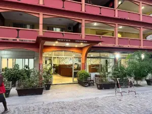 Hotel Menabe