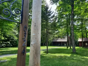 Beautiful 3 bedroom adirondack log cabin