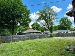 Stylish family home w/ game room and arcade not far from arrowhead stadium