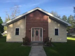 All Seasons Home perfect for large family gatherings - walk to everything!