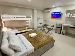 24-Seven Guesthouse (Room 204)