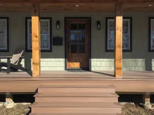 ADK Retreat - Northern Lake George - Sleeps 8 - Boating, Hiking, & History