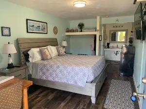 South Jetty Inn