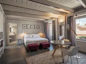 Uve Rooms & Wine Bar
