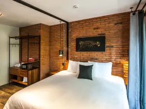 Hotel Oxú & Gampling Solo Adultos