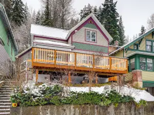 13 Mi to Skiing: Downtown Wallace Home w/ Deck