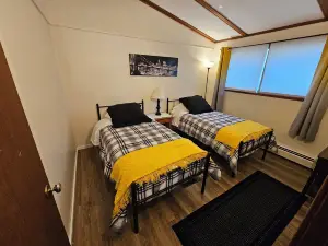 Convenient and comfortable 2 bedroom home in Hayward