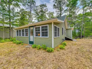 Enchanted Lake Huron Cottage w/ Beach Access!