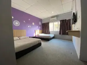 OYO 89760 Harmoni Inn Hotel
