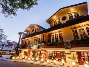 Hotel Willow Banks - Boutique 4 Star Hotel on the Mall Road Shimla