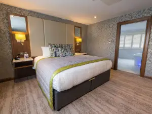 The Valley Hotel & Carriage Gardens