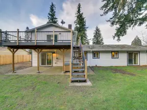 Vancouver Vacation Rental 16 Mi to Portland!