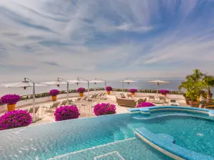 Grand Miramar All Luxury Suites & Residences