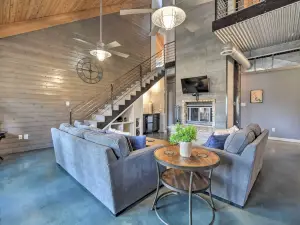 Dog-Friendly Kingsland Rental on Lake LBJ!
