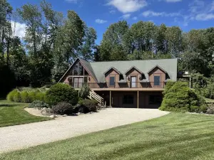 Sunset Apartment - Peaceful Country Setting - Hocking Hills State Parks