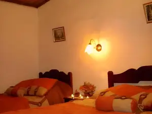 La Casa Amarilla