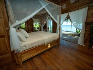 Private Beachfront House with Kayak & Guided Tours