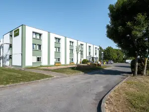 ทักทาย ชาร์ตร์ เอสต์