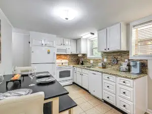 3 Mi to Dtwn Hickory Home Base with Patio!