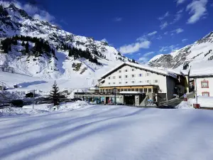 Après Post Hotel