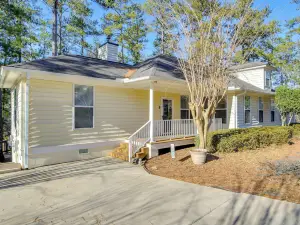 Lakefront Mccormick Gem: Deck & Golf Course Views