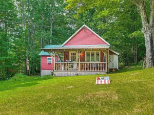 Cottage < 8 Mi to Gore Mountain in Bakers Mill!