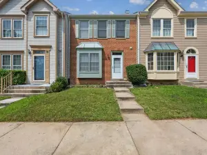 Charming 3-bed, 2.5 baths townhome in Germantown with WiFi, AC, 2 parking.