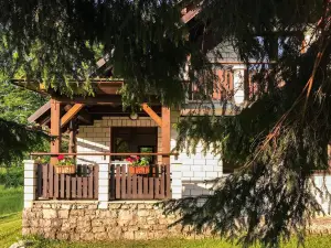 Beautiful Home in Crni Vrh Nad Idrijo with Wifi and 3 Bedrooms