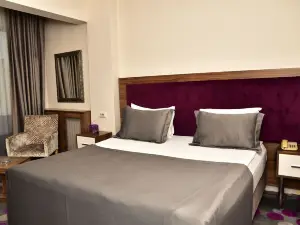 Hande Hotel