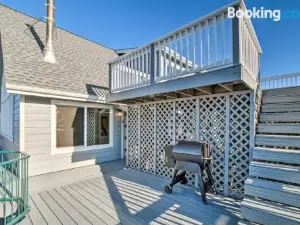 Southern Oregon Coast Vacation Rental with Deck