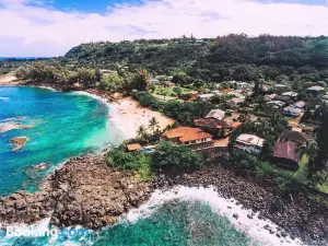 Waimea Bay Shoreline House