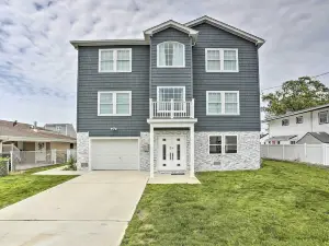 Expansive Long Island Abode: Yard & Balconies!