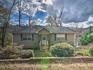 Lakefront Arley Retreat w/ Private Hot Tub!