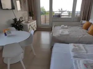 Pools, Sauna Und Balkon Mit Panoramablick