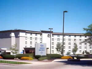 Holiday Inn Milwaukee Riverfront