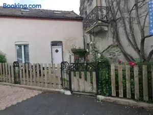 Studio Charmant a Neris les Bains 20 m² Avec Terrasse C