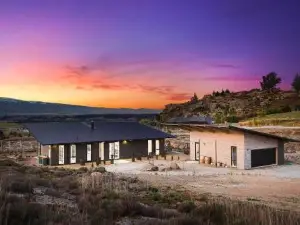 Bridge Hill Beauty - Alexandra Holiday Home