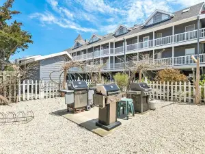 *3rd to Beach*Available:June& Sept.OCT. Days *Cleanupdtdvictorian*Across VetPark