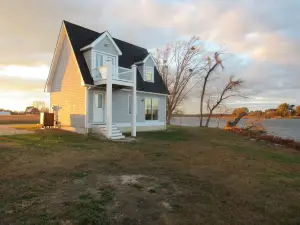 Cottage on Cabin Creek