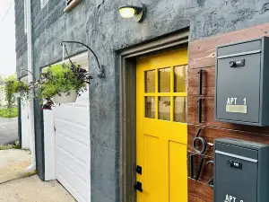 Modern 4-bedroom Duplex Apartment in Downtown Elkins beside Big Timber Brewing