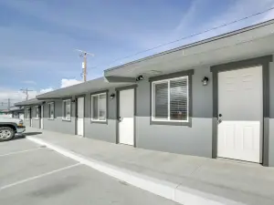 Updated Hawthorne Apartment, 12 Mi to Walker Lake!