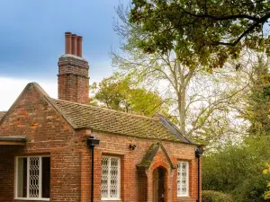 Luxurious Vineyard Hideaway at Stanlake Park
